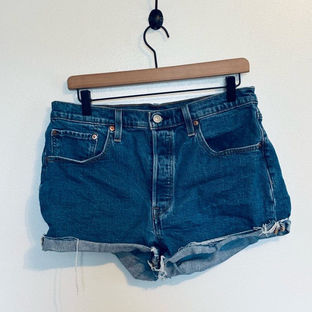 Levi Jean shorts cutoffs with raw hem size 31 with button up fly